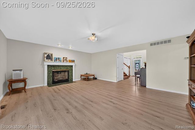 5390 Dillon Drive, White Lake, MI 48383