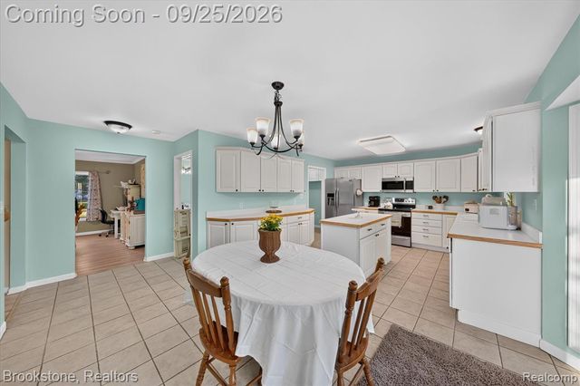 5390 Dillon Drive, White Lake, MI 48383