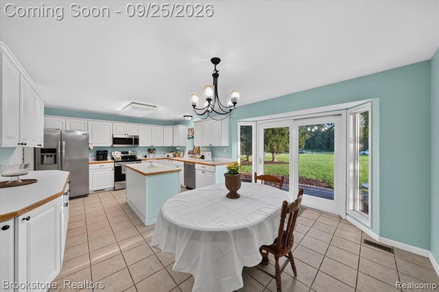 5390 Dillon Drive, White Lake, MI 48383