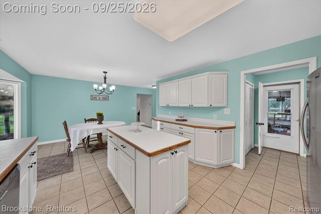 5390 Dillon Drive, White Lake, MI 48383
