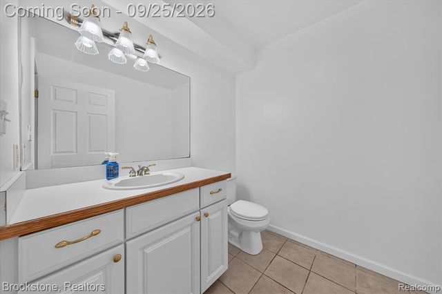 5390 Dillon Drive, White Lake, MI 48383