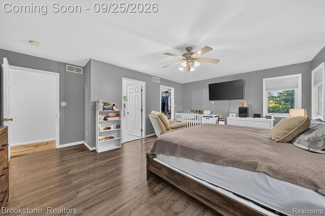 5390 Dillon Drive, White Lake, MI 48383