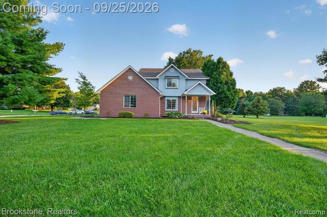 5390 Dillon Drive, White Lake, MI 48383