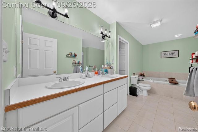 5390 Dillon Drive, White Lake, MI 48383
