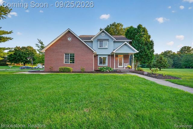 5390 Dillon Drive, White Lake, MI 48383