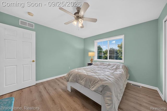 5390 Dillon Drive, White Lake, MI 48383