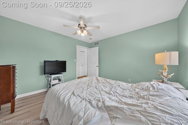 5390 Dillon Drive, White Lake, MI 48383