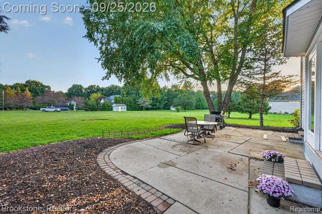 5390 Dillon Drive, White Lake, MI 48383