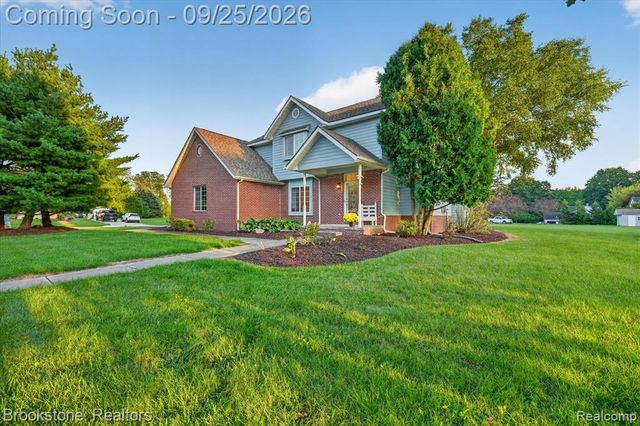 5390 Dillon Drive, White Lake, MI 48383