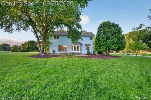 5390 Dillon Drive, White Lake, MI 48383