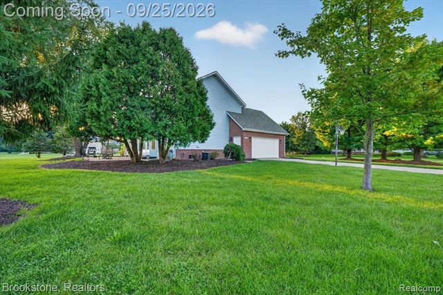 5390 Dillon Drive, White Lake, MI 48383