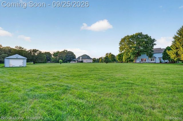 5390 Dillon Drive, White Lake, MI 48383