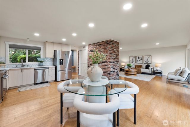 16127 SE 5th Street, Bellevue, WA 98008