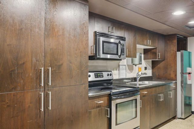 270 E Highland AVENUE #216, Milwaukee, WI 53202