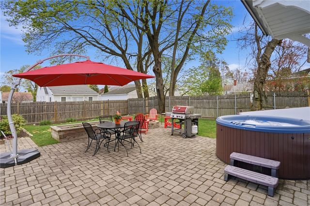 17 Mason Avenue, Cranston, RI 02910