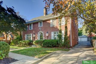1720 N 52 Street, Omaha, NE 68104