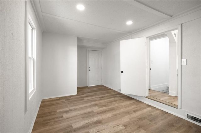 10515 E Lake Drive, Independence, MO 64053