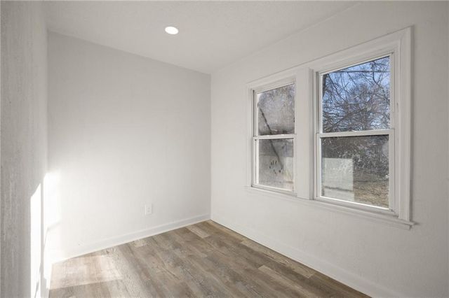 10515 E Lake Drive, Independence, MO 64053