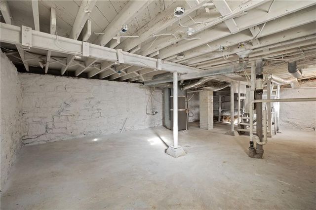 10515 E Lake Drive, Independence, MO 64053