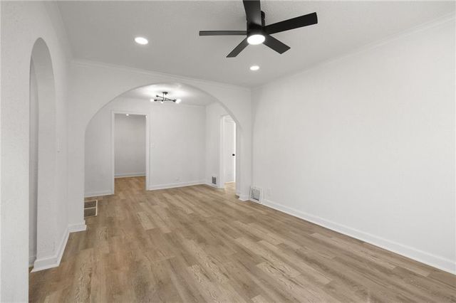 10515 E Lake Drive, Independence, MO 64053