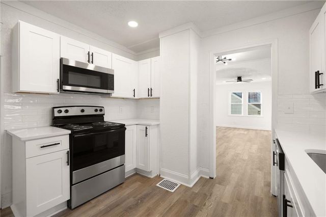 10515 E Lake Drive, Independence, MO 64053