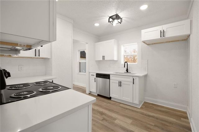 10515 E Lake Drive, Independence, MO 64053