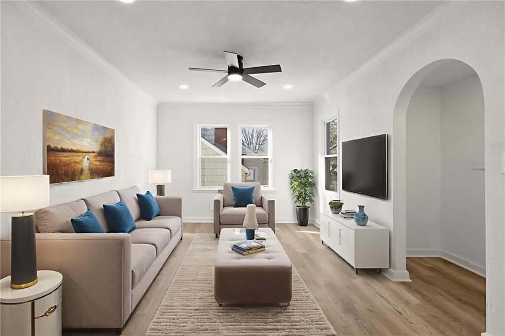 10515 E Lake Drive, Independence, MO 64053