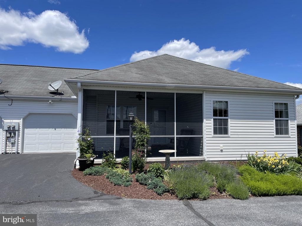 18 BRETHREN CT, Gettysburg, PA 17325