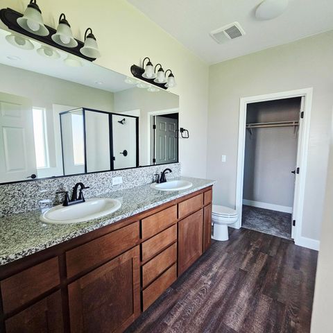 1009 E Harter Drive, Visalia, CA 93292