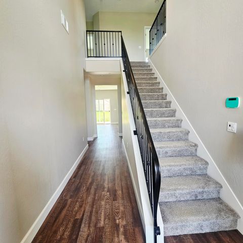 1009 E Harter Drive, Visalia, CA 93292