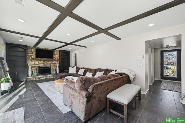 14815 Seward Plaza, Omaha, NE 68154