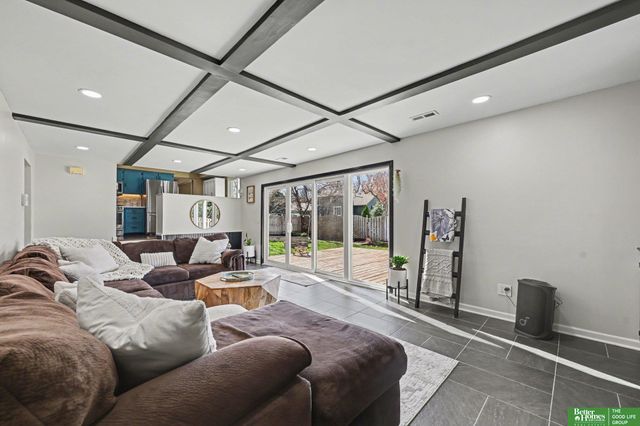 14815 Seward Plaza, Omaha, NE 68154