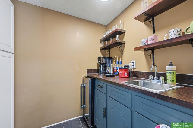 14815 Seward Plaza, Omaha, NE 68154