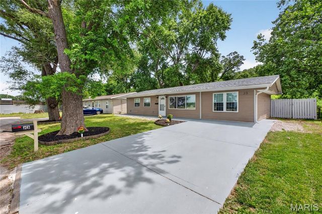 23 Hanover Lane, Cahokia, IL 62206