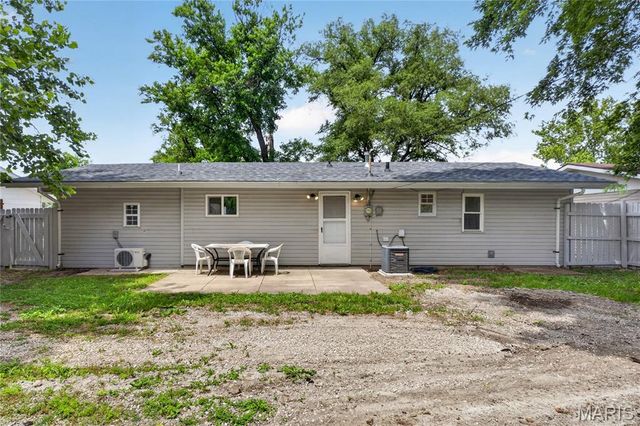 23 Hanover Lane, Cahokia, IL 62206