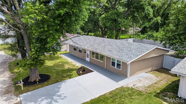 23 Hanover Lane, Cahokia, IL 62206