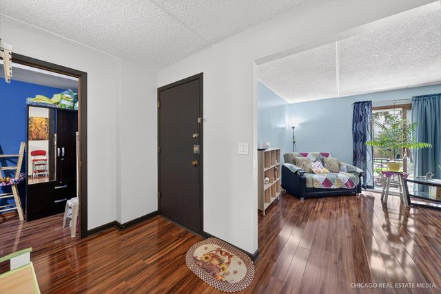 6316 W Montrose Avenue 102, Chicago, IL 60634