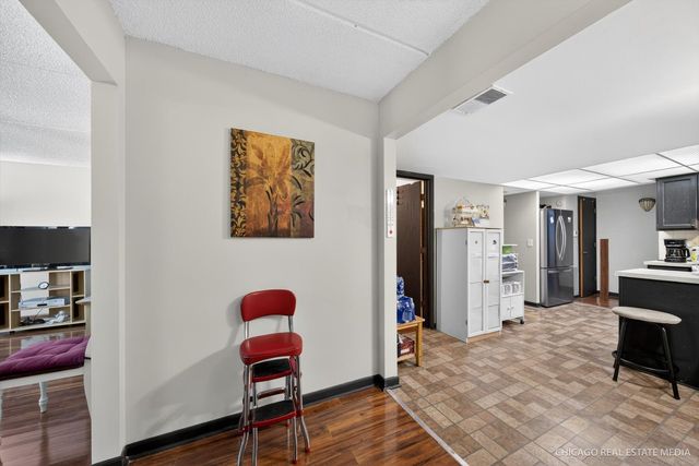6316 W Montrose Avenue 102, Chicago, IL 60634