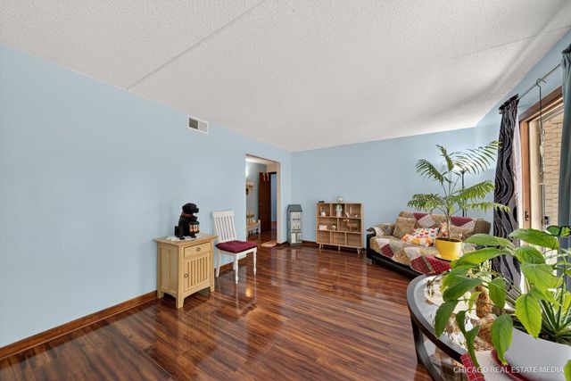 6316 W Montrose Avenue 102, Chicago, IL 60634