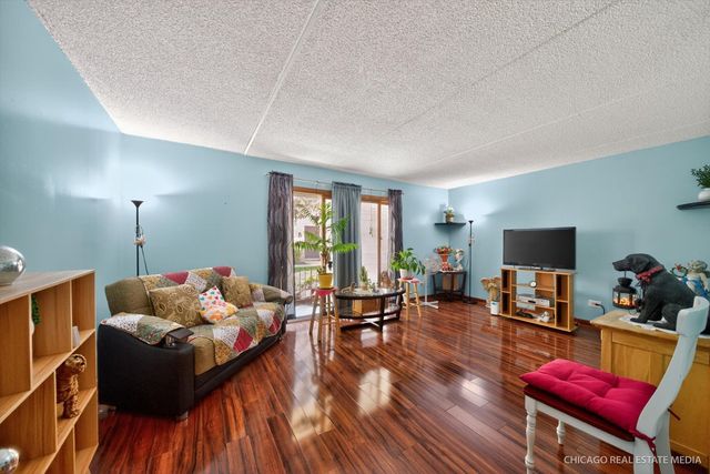 6316 W Montrose Avenue 102, Chicago, IL 60634