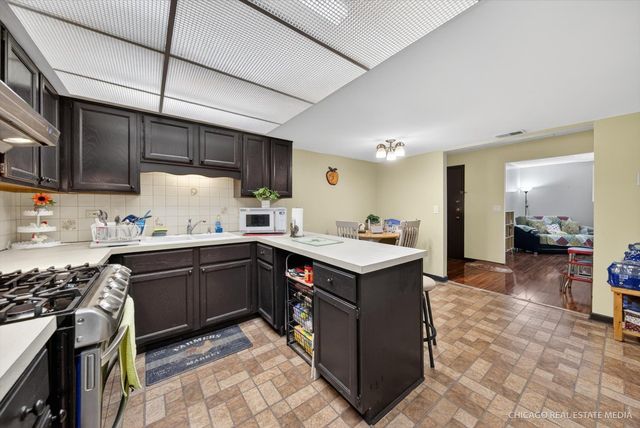 6316 W Montrose Avenue 102, Chicago, IL 60634
