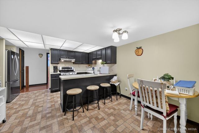6316 W Montrose Avenue 102, Chicago, IL 60634