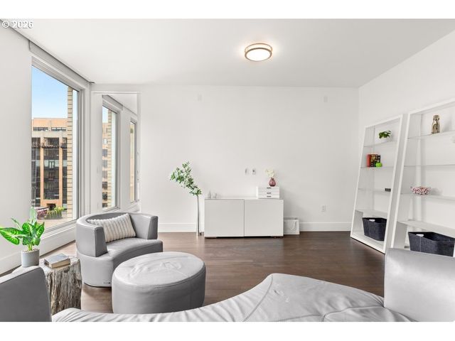 937 Nw GLISAN St 935, Portland, OR 97209
