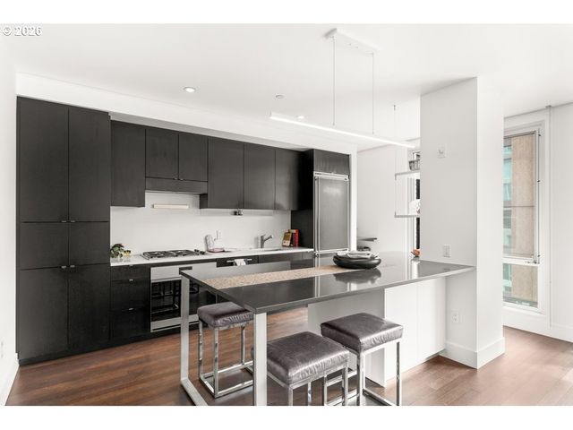 937 Nw GLISAN St 935, Portland, OR 97209