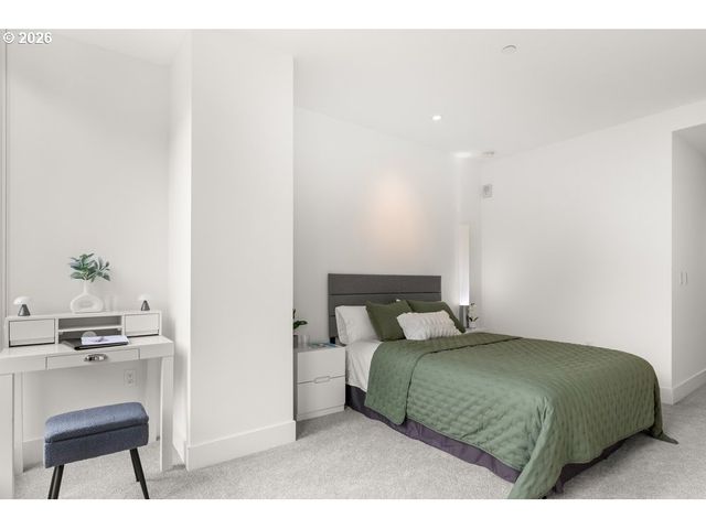 937 Nw GLISAN St 935, Portland, OR 97209