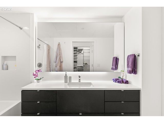 937 Nw GLISAN St 935, Portland, OR 97209