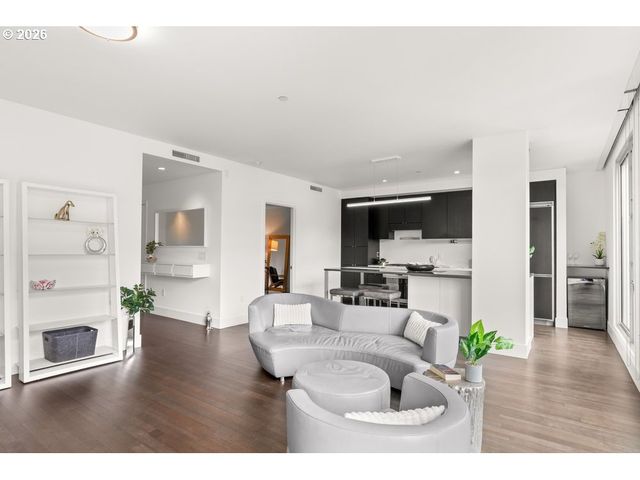 937 Nw GLISAN St 935, Portland, OR 97209