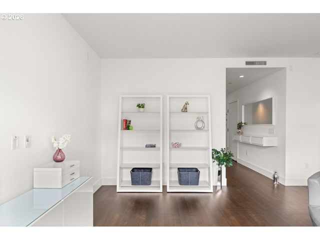 937 Nw GLISAN St 935, Portland, OR 97209