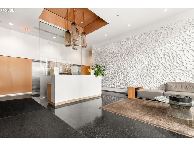 937 Nw GLISAN St 935, Portland, OR 97209