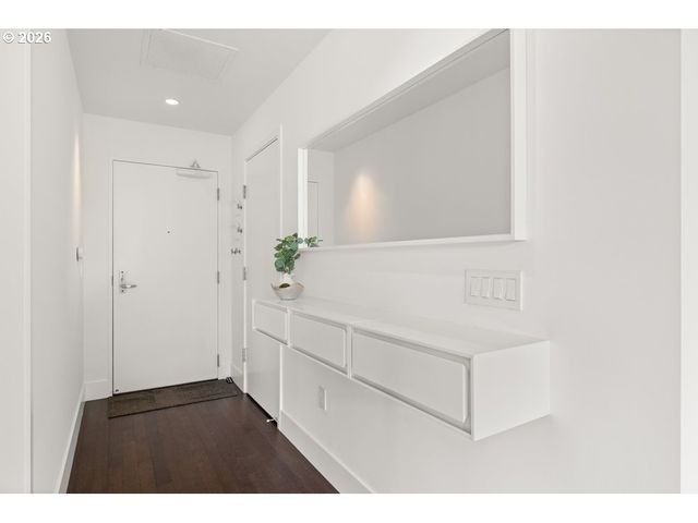 937 Nw GLISAN St 935, Portland, OR 97209
